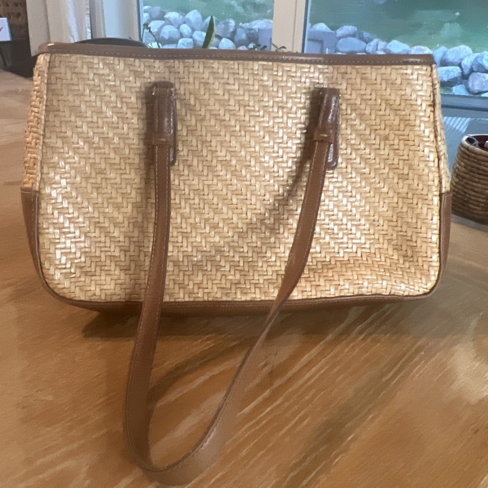 LIZ CLAIBORNE Tan Woven "Straw" Handbag Purse - Brown Leather Handles & Trim